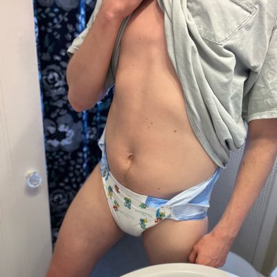 27 🍼 ABDL/DDLG/MDLB switch 🍼 #diaperboy • I take pics of #me wearing diapers • DMs open 📥