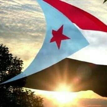 اتظن انك قد طمست هويتي#
ومحوت تأريخي ومعتقداتي|
عبثاً تحاول لا فناء لثائرٍ#
انا كالقيامةِ ذاتَ يوماً آتِ |
🔴الخاص مهمل🔴 #الجنوب_العربي