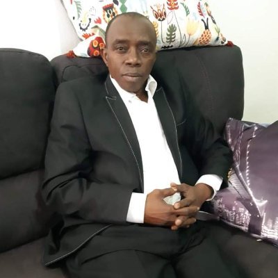 Ma volonté de contribuer à aider les autres à réussir leur parcours de vie sociale et économique à travers un projet d'appui à l'insertion des jeunes de Guinée.