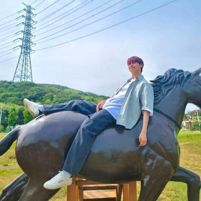 jinhywk's profile picture. 𝐏𝐀𝐑𝐎𝐃𝐘 — UP10TION's handsome pillar, Lee Jinhyuk. (1996)