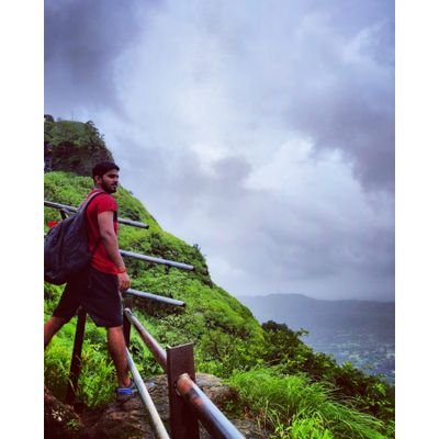 Shubh_singh916's profile picture. memes , politics, cricket......