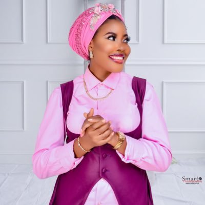 Allah First☝🏼|| 🇳🇬🇳🇬🇳🇬 || Cancer ♋ || OTAKU 💥🤯 || Unilorin 🤪 || Team Wizkid💃🏼|| Makeup Artist 💄 || Blue 💙💙