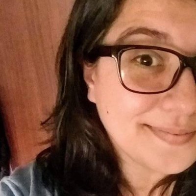 Escritora. Enamorada de la fantasía. Directora de @RevistaHdT