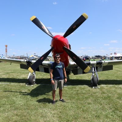 Hincha de Nacional. Licenciado en Negocios Internacionales,Piloto Instructor de Vuelo, Controlador de Tránsito Aéreo. Jugador de fútbol amateur en retirada..