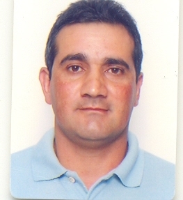 Eu sou eu mesmo, um cara serio que gosto do que é certo, um homem feliz por ser assim...