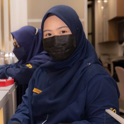 Ellylyessa's profile picture. Jangan risau tentang aku,aku akan pergi juga tinggalkan semua. #Alfatihah 🌸