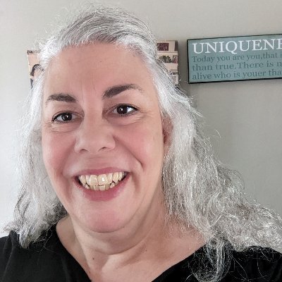 SelfCareKeri's profile picture. Helping you achieve better health with simple self care using Essential Oils, Massage & Zumba Fitness. Self Care | Natural Wellness | Body Positive Fitness.