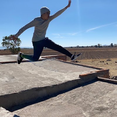 Soy apasionado a los deportes
Aficionado al Pachuca, Dodgers y Chargers
Me gusta escuchar música