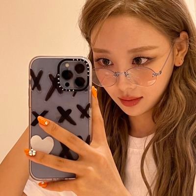 she/her 🇵🇭 minor ('10 liner.) || infp! :D || @loonatheworld ♡