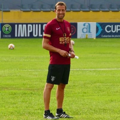 Entrenador Uefa-Pro- Ex- entr. Orihuela CF. Ex-2º entr.  Marbella F.C.-CyD Leonesa, Sochaux, Elche,Murcia. Ex-jug.Murcia, Valladolid, Badajoz, Jaen, At. Madrid
