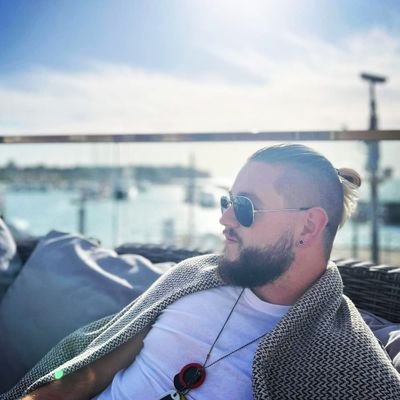 First Class BsC (Hons) Computer Games (Indie)
Using twitter to scream into the abyss. I know nobody's listening, but it's therapeutic.
(He // Him)