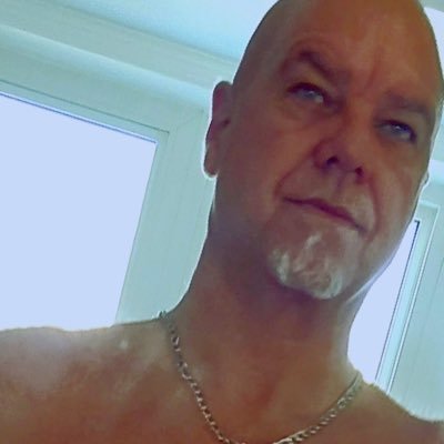 célibataire...homme sensible et homme de coeur Je suis un homme parfaitement parfait et par le fait meme imparfait