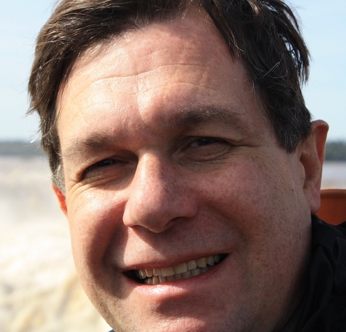 LaszloEr's profile picture. Editor, periodista, crítico. En El País Cultural desde 1990. Ex Jaque y otros medios. Erdelyi, traducido literal, es “de Transilvania”.