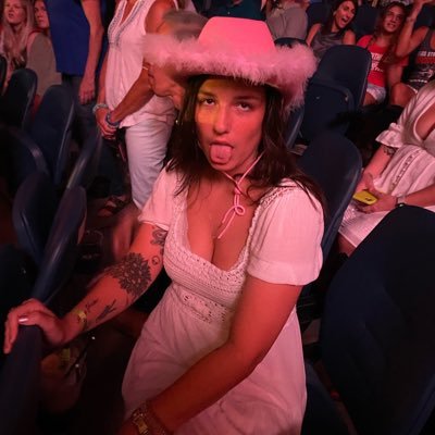 nikichaprastian's profile picture. 