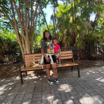 OGPEYPEY3's profile picture. Denver’s mommy 🎀🧸  #TMC🏁🏁💙🕊