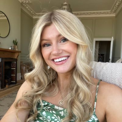 A day without laughter is a day wasted 🌺 all opinions are my own 🐶