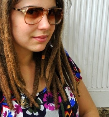 mais uma roots.