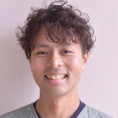 理学療法士として慢性期病院で3年、急性期病院で5年間勤務。急性期から帰ってきた患者さんにもっと関わりたいという思いから在宅分野、訪問リハビリの道を選び、2021年9月に看護師の奥さんと共に茅ヶ崎市🏄‍♂️に「こころナースリハビリステーション」を開設しました😄