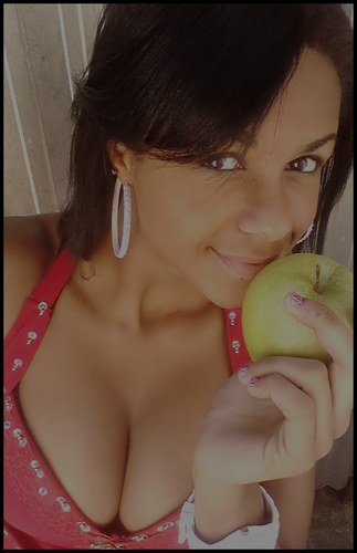 18 anos, palhaça,boba,sonhadora,louca,esperta,corinthiana,romantica,manipuladora,chocolatra (:

lii_candy@hotmail.com (: