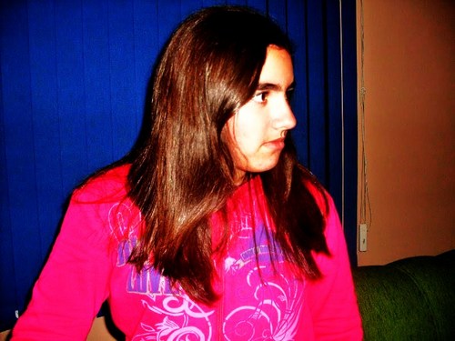 tenho 12 anos , sou morena , gosto de jogar bola , sair p passear , adoro chimarão , e Amo um gurii chamaado: Andrew ♥