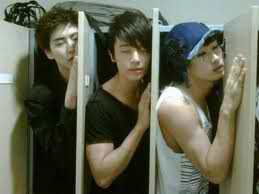 Annyeong haseyo! I am Super Junior fanbase!! Gotta love KyuHyukHae!! Saranghae 3!