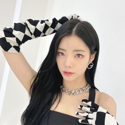 gg multi 🇰🇷 🇺🇸
The multi life is hard.
aespa | Dreamcatcher | GFriend | ITZY | Mamamoo | Purple Kiss | Red Velvet | SNSD