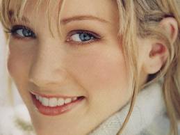 I'm from Chile and I love Delta Goodrem! She's amazing! She has a beautiful talent! I love her voice!♥