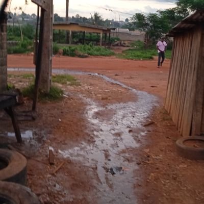 je vis en côte d'Ivoire, je suis un jeune baoulé, chrétien Foursquare Oumé, marié père de deux filles