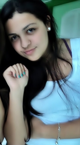 Aquariana, Simpática, divertida e amiga. Amo Deus, Família, amigos, música, cinema, dar risada e Chocolate branco ! agora é  Só seguir (:
