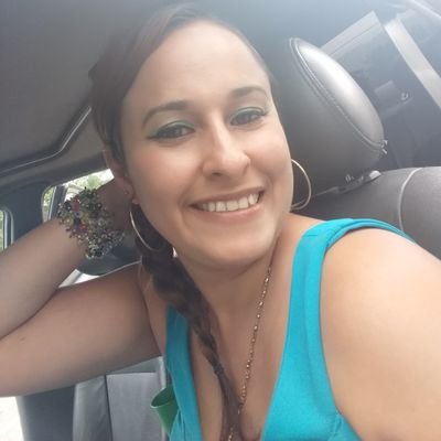 Dra Mónica Escobar especilista en Dermatología y estetica.. piel uñas pelo y mucosas. Adultos y niños