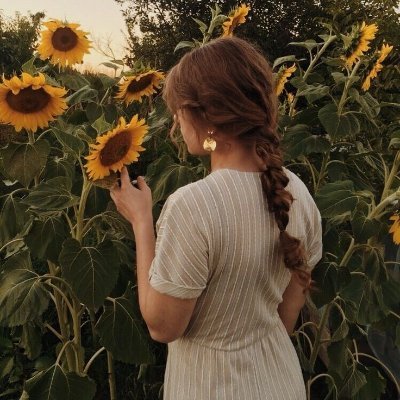 I passed by your smile, but who knows when I turned around and had a drop of tears and rain.
