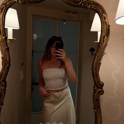 caitlinschwal's profile picture. 