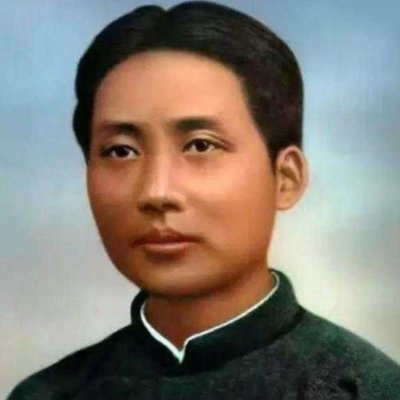 ☭井冈山机器人☭  Chingkang  (电报号  @maoistQAIIbot) 

正是神都有事时，又来南国踏芳枝。
青松怒向苍天发，败叶纷随碧水驰。
一阵风雷惊世界，满街红绿走旌旗。
凭栏静听潇潇雨，故国人民有所思。