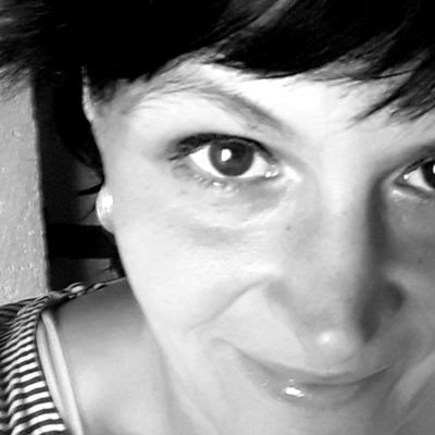 UnsichtbareRose's profile picture. Leben und Leben lassen.