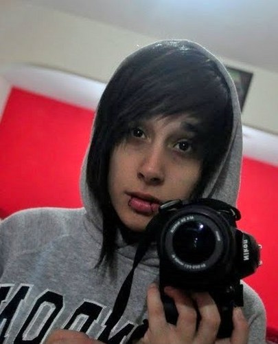 sou chato,gosto do bob esponja, e amo a @sucodepolvilho
http://t.co/y4u0PND52S
