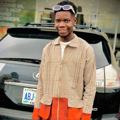 am a fashion designer
But I love entertainment,
Sports, comedy,and dance
am into all of them 🇳🇬🇳🇬