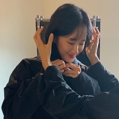 riarializ's profile picture. 리 •ㅏ