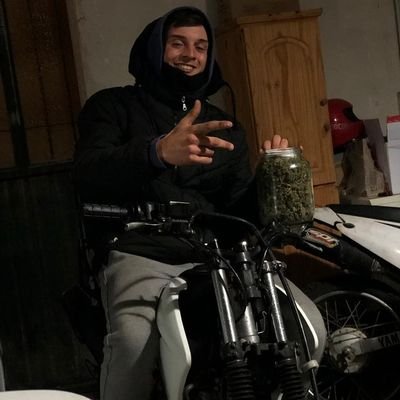 Bauti34350706's profile picture. el que juega a q lo entrañen se arriesga a que lo olviden ❣️        
escorpio 🦂