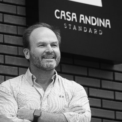 Fundador y CEO de Casa Andina, la cadena hotelera más grande e importante de Perú, con más de 20 años de operación.