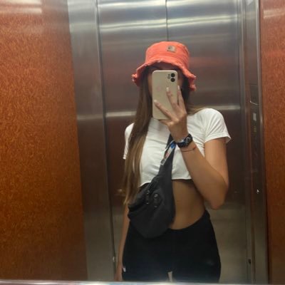 carlotimndez's profile picture. 