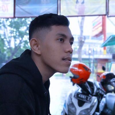 IlhamAry12's profile picture. Jan lupa bahagia