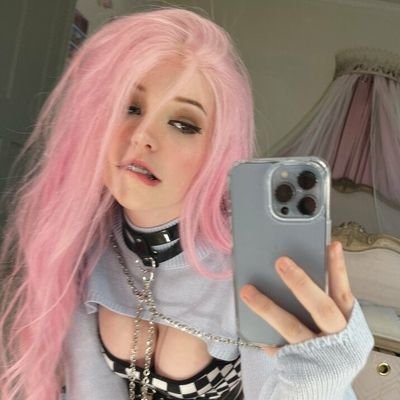 whysenscurr's profile picture. 