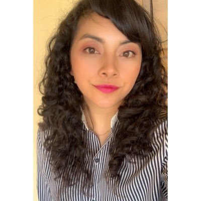 Jugar volley 3, saltar, reir, correr, leer, ser feliz, comer y mucho, ser mega curiosa, no ser paciente, amar, vivir, soñar, ser aventurera eso es lo mio!!