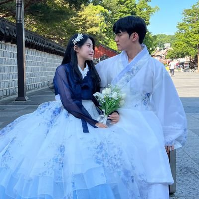 sn__jeonju's profile picture. #전주한옥마을 #전주한복대여점_선녀와나무꾼 #한복대여 #한복 #hanbok #ハンボク #韓服 💙예약은 하단의 링크💙