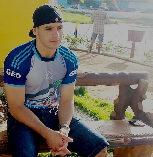 Seja querido ,amado e honrado e será feliz ..