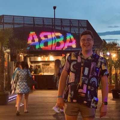 🏳️‍🌈 Junior Production Manager 📺 ~ Loves Theatre, Outdoors, Gin & Baking ~ Can be found having a good time ~ here to make friends ~ All views my own ~ He/Him