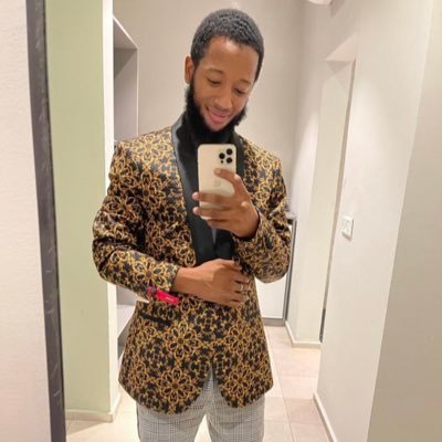 Muslim☪️Gambian🇬🇲Entrepreneur/dreaming to a big businessman 👨💼✌️MUFC❤️Chris Brown🎵…….! living and minding my business ❤️✌️