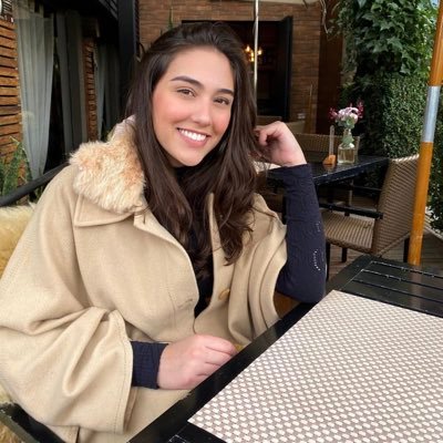 FernandaMiros's profile picture. Arquiteta que faz do tt um escape para falar oq pensa