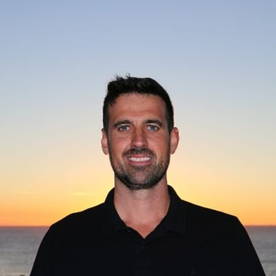 Deportista Profesional.
Entrenador Fútbol UEFA PRO.
Profesor Entrenadores Fútbol.
Formador y Conferenciante.
Creador Método E-PRO10.