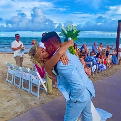 KellyFoxWalsh's profile picture. HMUA. Pittsburgh Lover. Mommy of 4. Wifey to @RichieWalsh